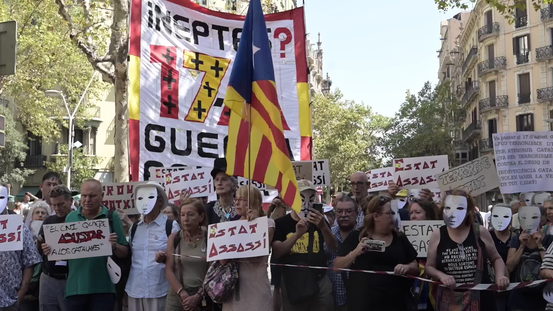 Protest at the Delegation of the Spanish government in Barcelona to demand the truth about the attacks of August 17, 2017