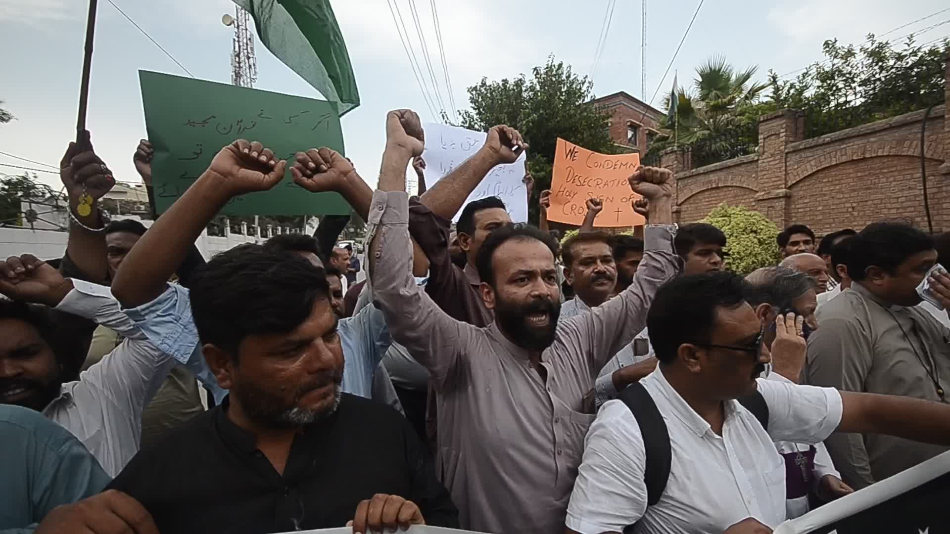 Christians in Peshawar protest mob violence 