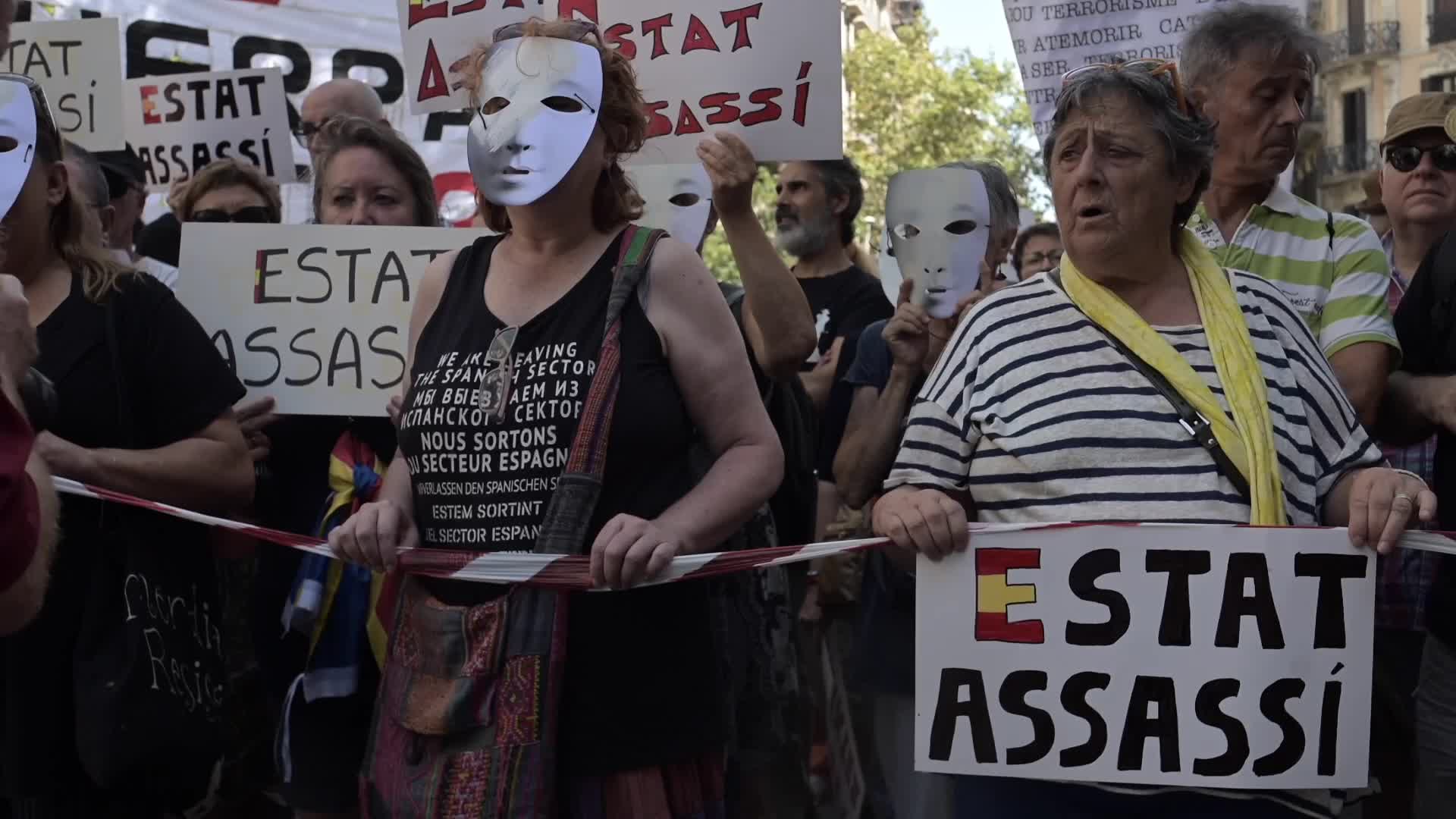 Protest at the Delegation of the Spanish government in Barcelona to demand the truth about the attacks of August 17, 2017
