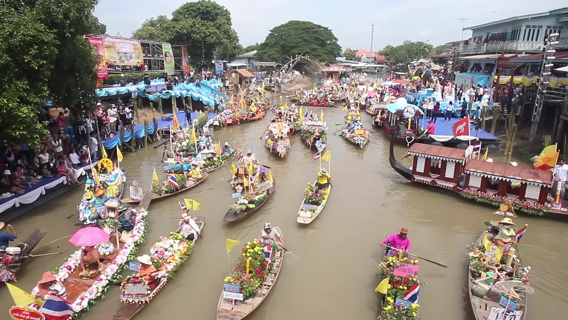 Boats carrying wax castles move along the Lat Chado canal