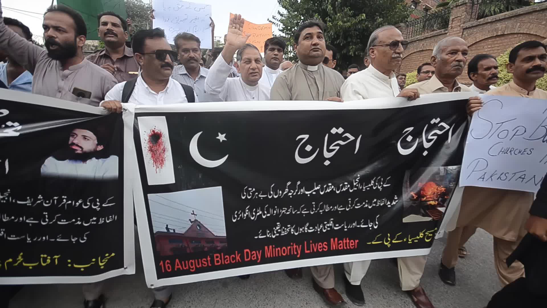 Christians in Peshawar protest mob violence 