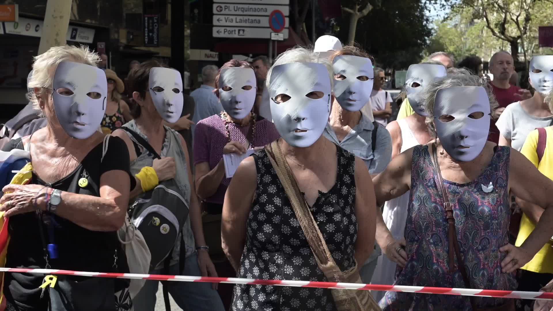 Protest at the Delegation of the Spanish government in Barcelona to demand the truth about the attacks of August 17, 2017