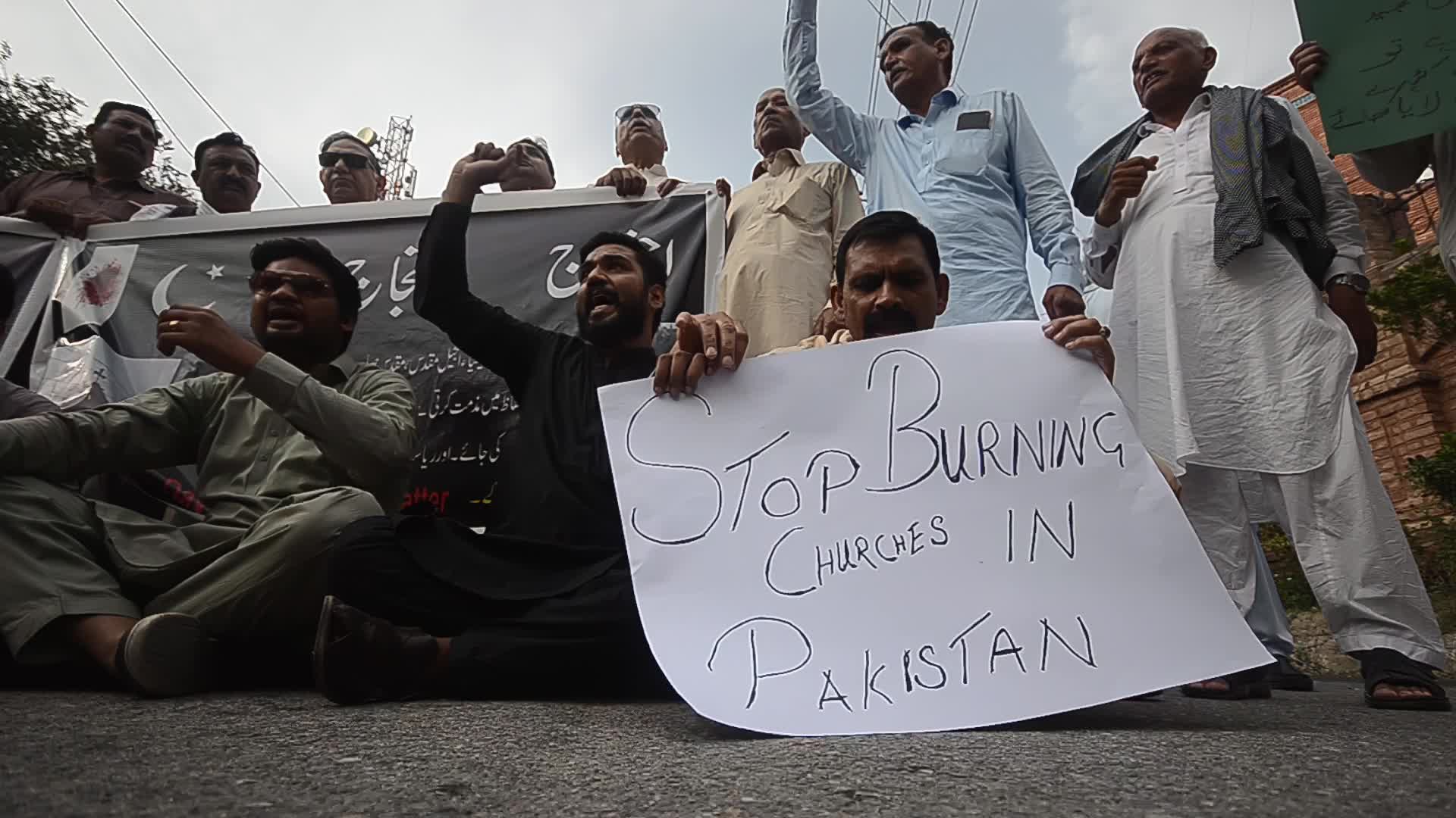 Christians in Peshawar protest mob violence 