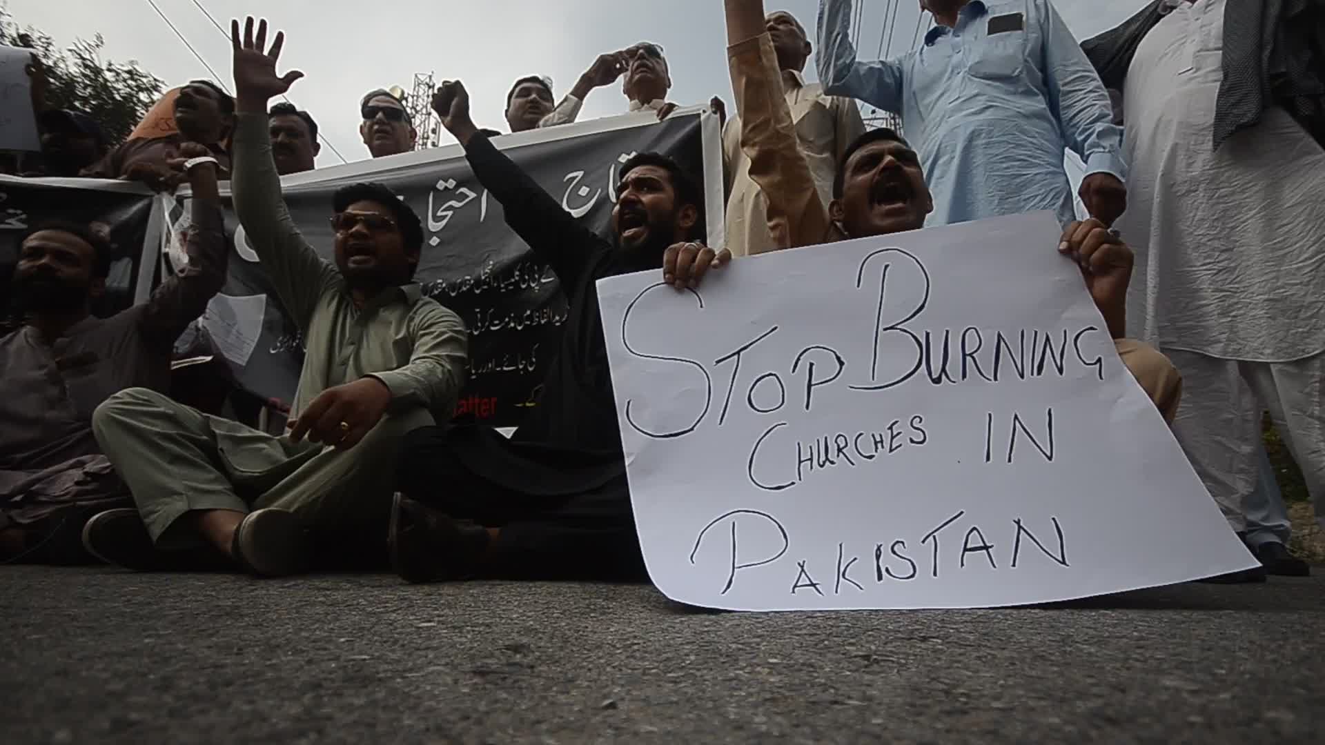 Christians in Peshawar protest mob violence 