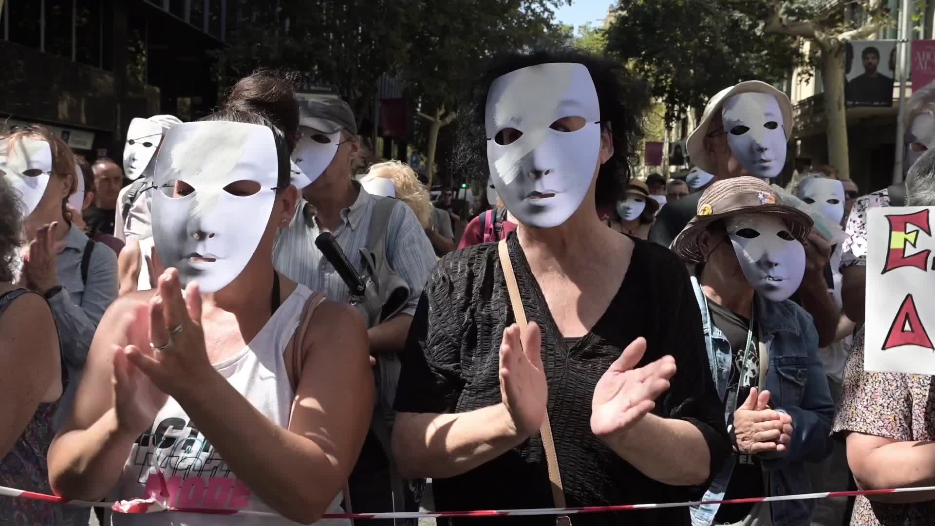 Protest at the Delegation of the Spanish government in Barcelona to demand the truth about the attacks of August 17, 2017