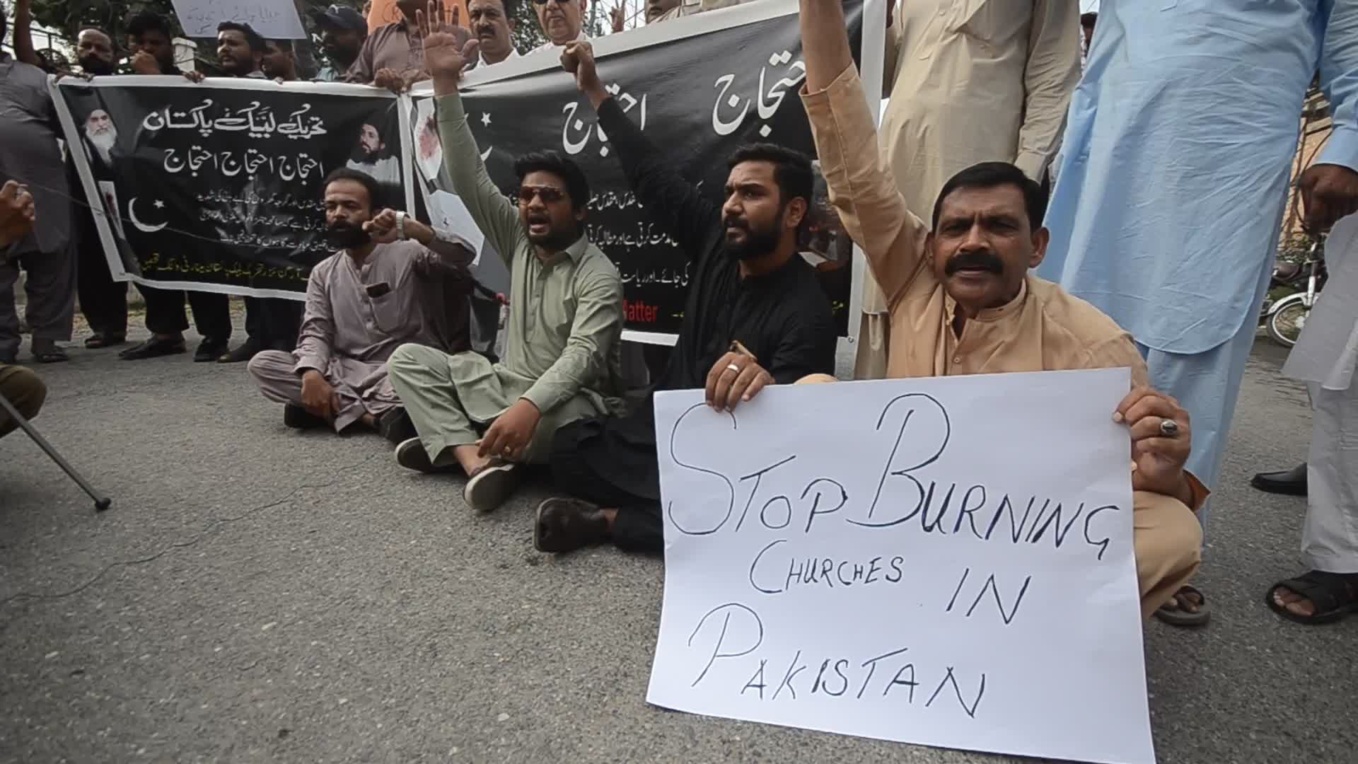Christians in Peshawar protest mob violence 