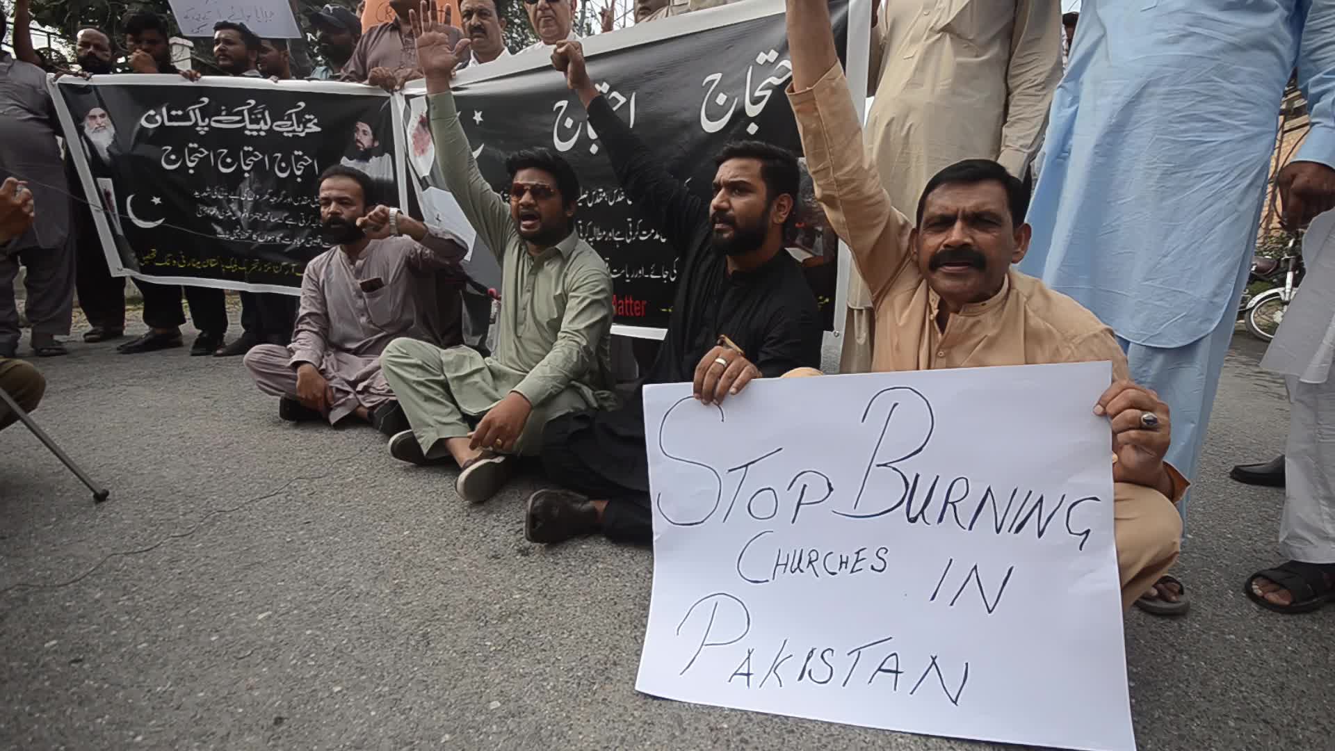 Christians in Peshawar protest mob violence 