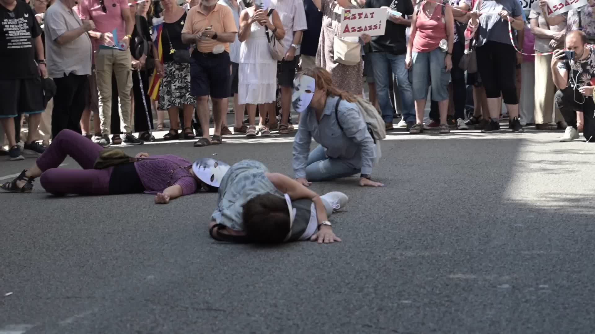 Protest at the Delegation of the Spanish government in Barcelona to demand the truth about the attacks of August 17, 2017