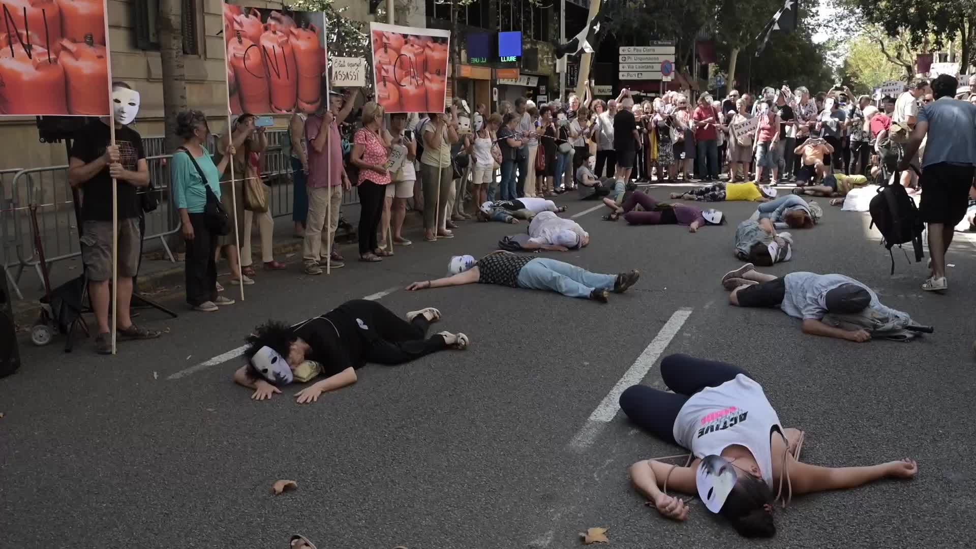 Protest at the Delegation of the Spanish government in Barcelona to demand the truth about the attacks of August 17, 2017