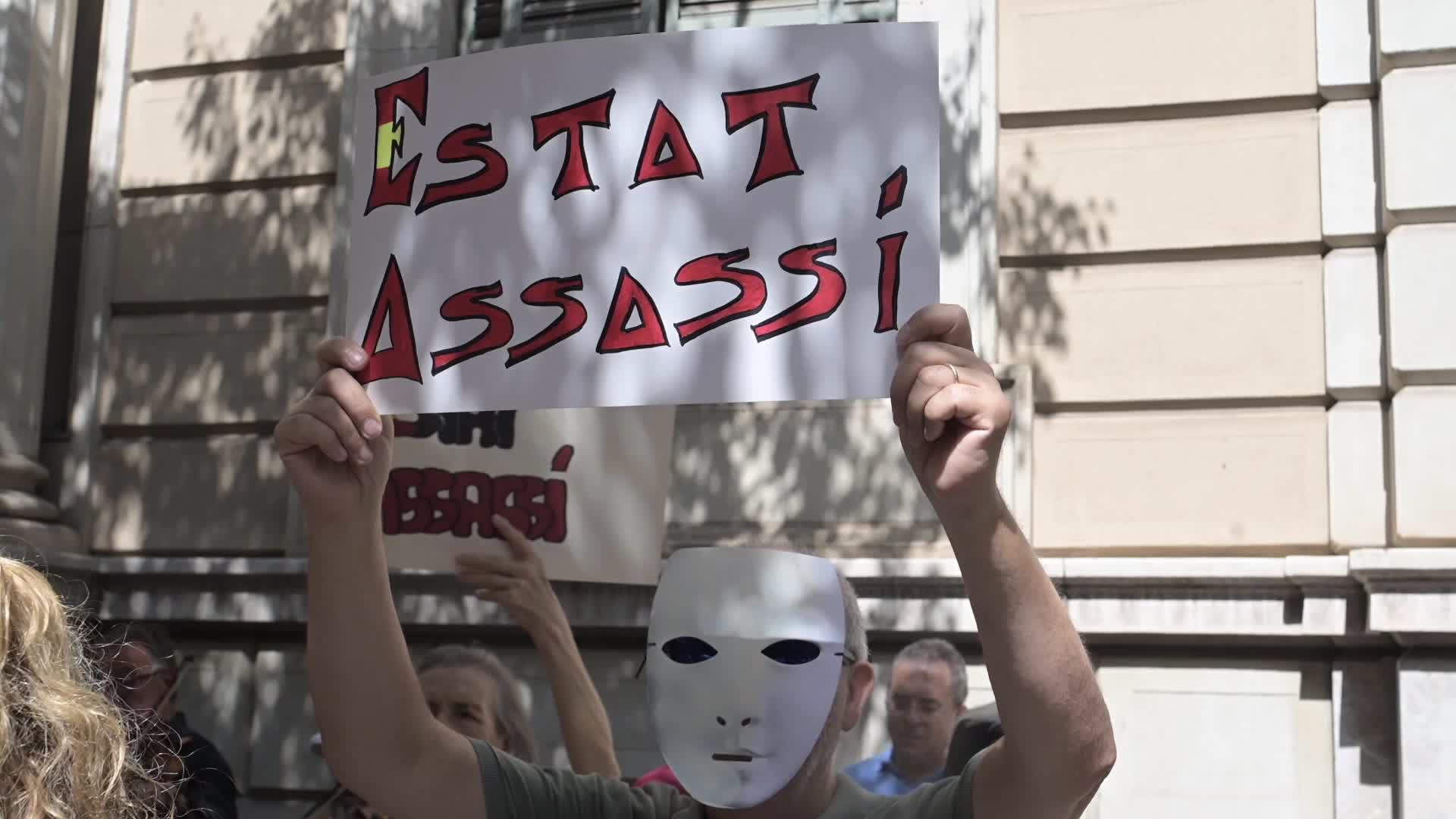 Protest at the Delegation of the Spanish government in Barcelona to demand the truth about the attacks of August 17, 2017