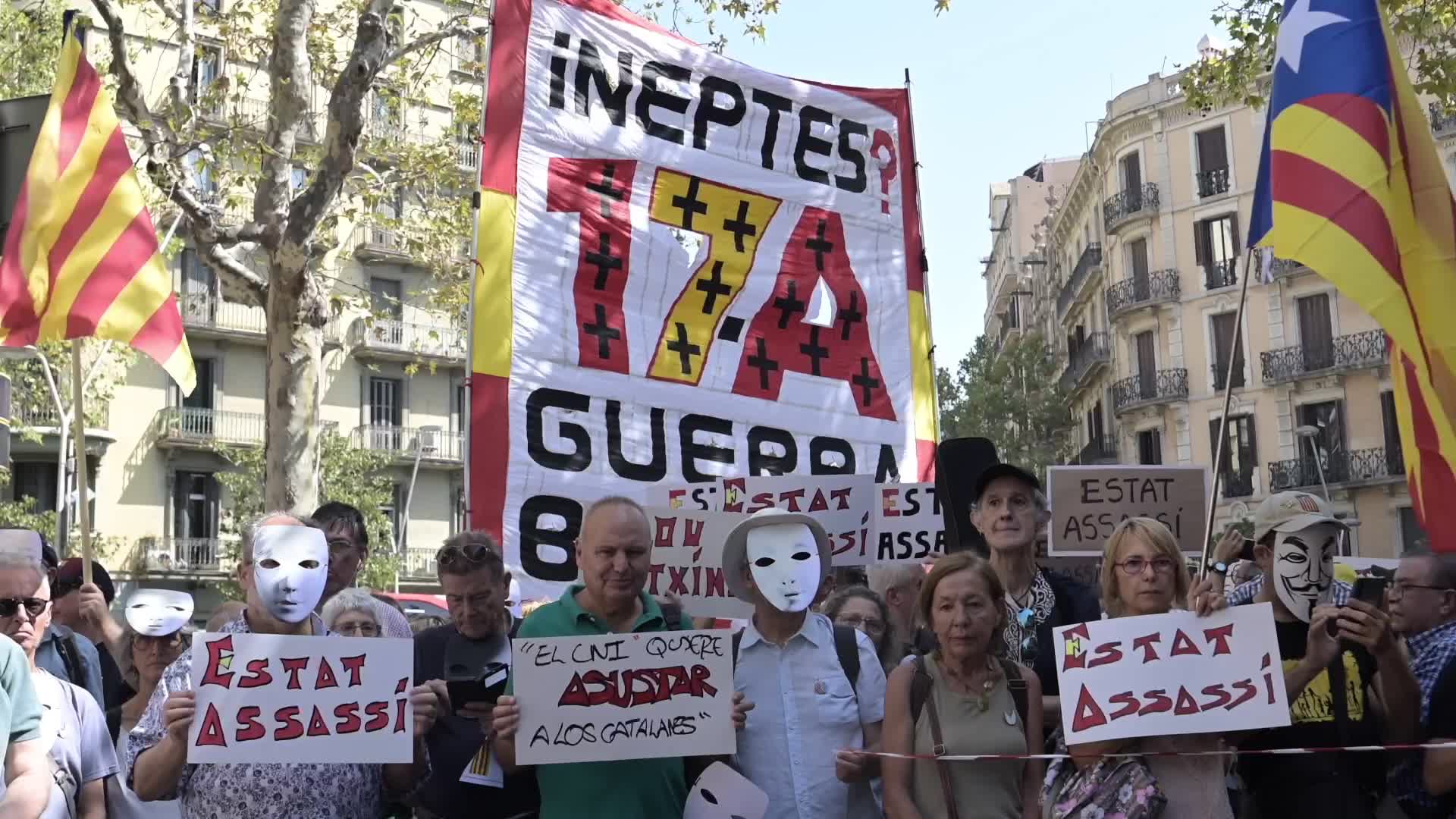 Protest at the Delegation of the Spanish government in Barcelona to demand the truth about the attacks of August 17, 2017