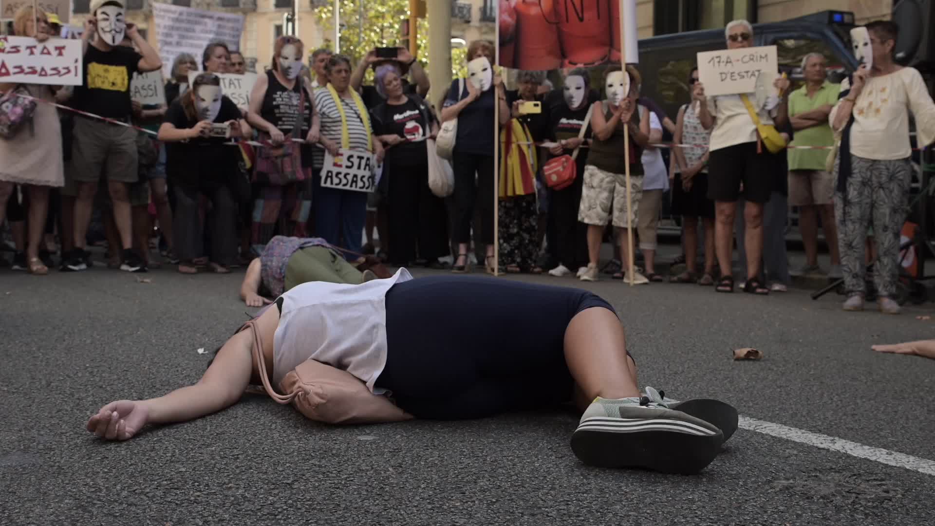 Protest at the Delegation of the Spanish government in Barcelona to demand the truth about the attacks of August 17, 2017