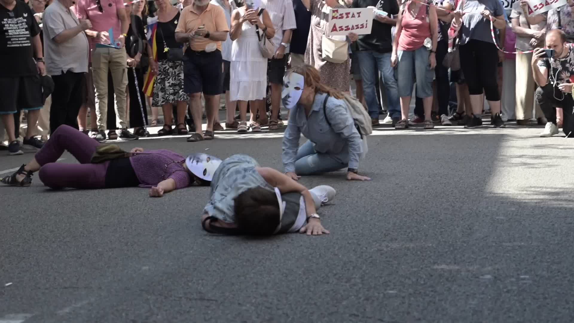 Protest at the Delegation of the Spanish government in Barcelona to demand the truth about the attacks of August 17, 2017