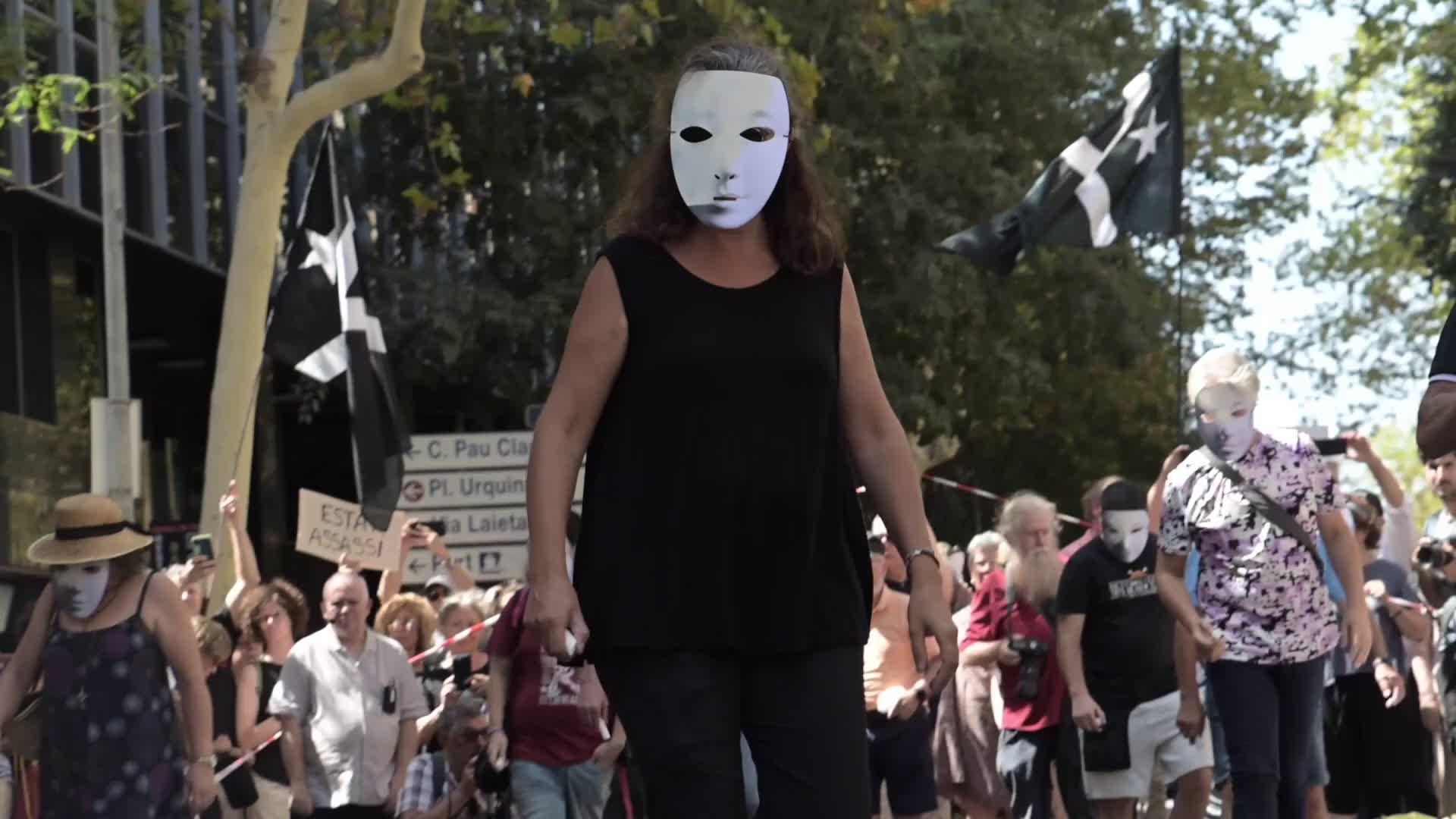Protest at the Delegation of the Spanish government in Barcelona to demand the truth about the attacks of August 17, 2017