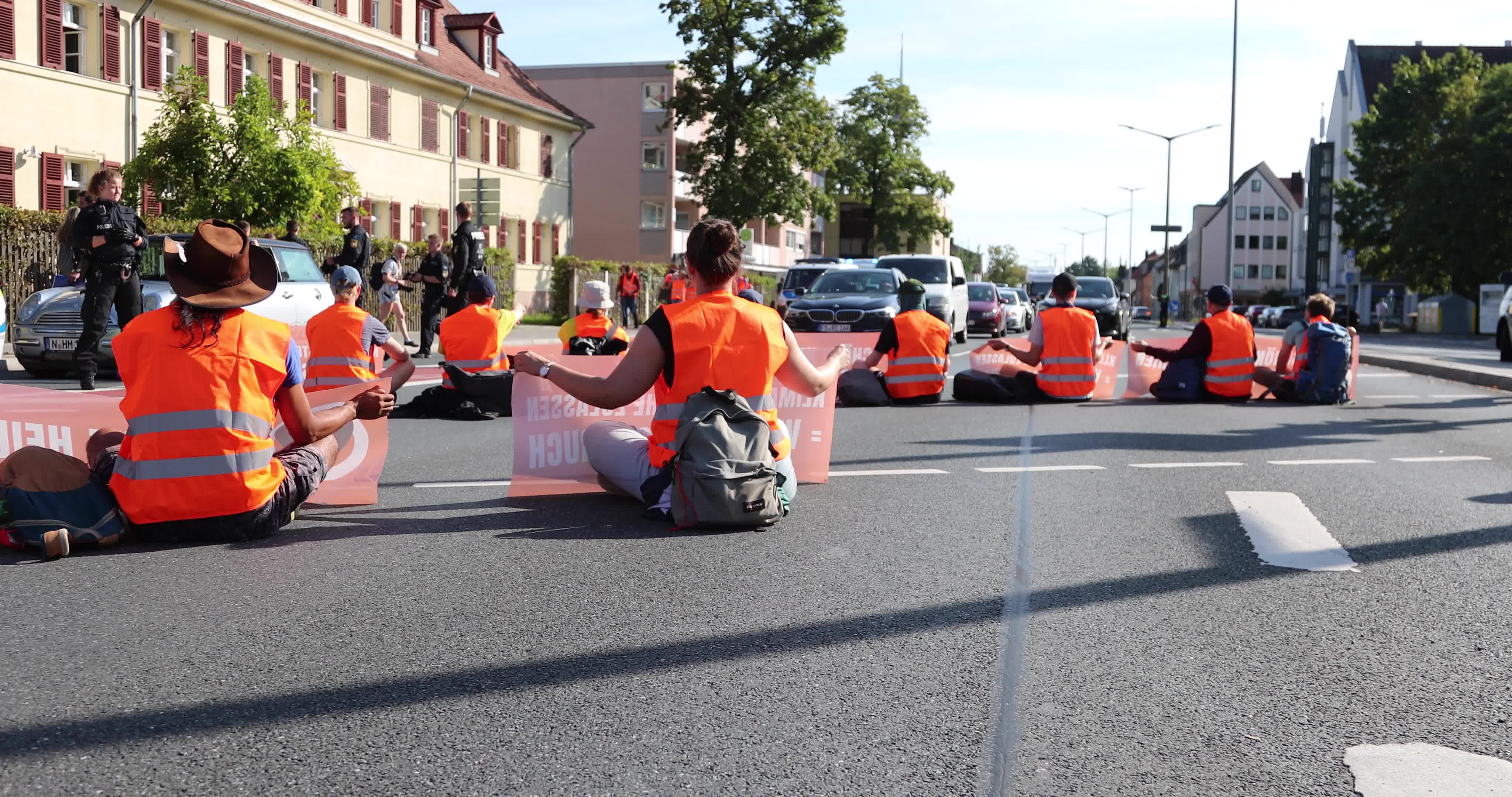 Letzte Generation blocks roads in front of the Faber-Castell Castle in Nuremberg