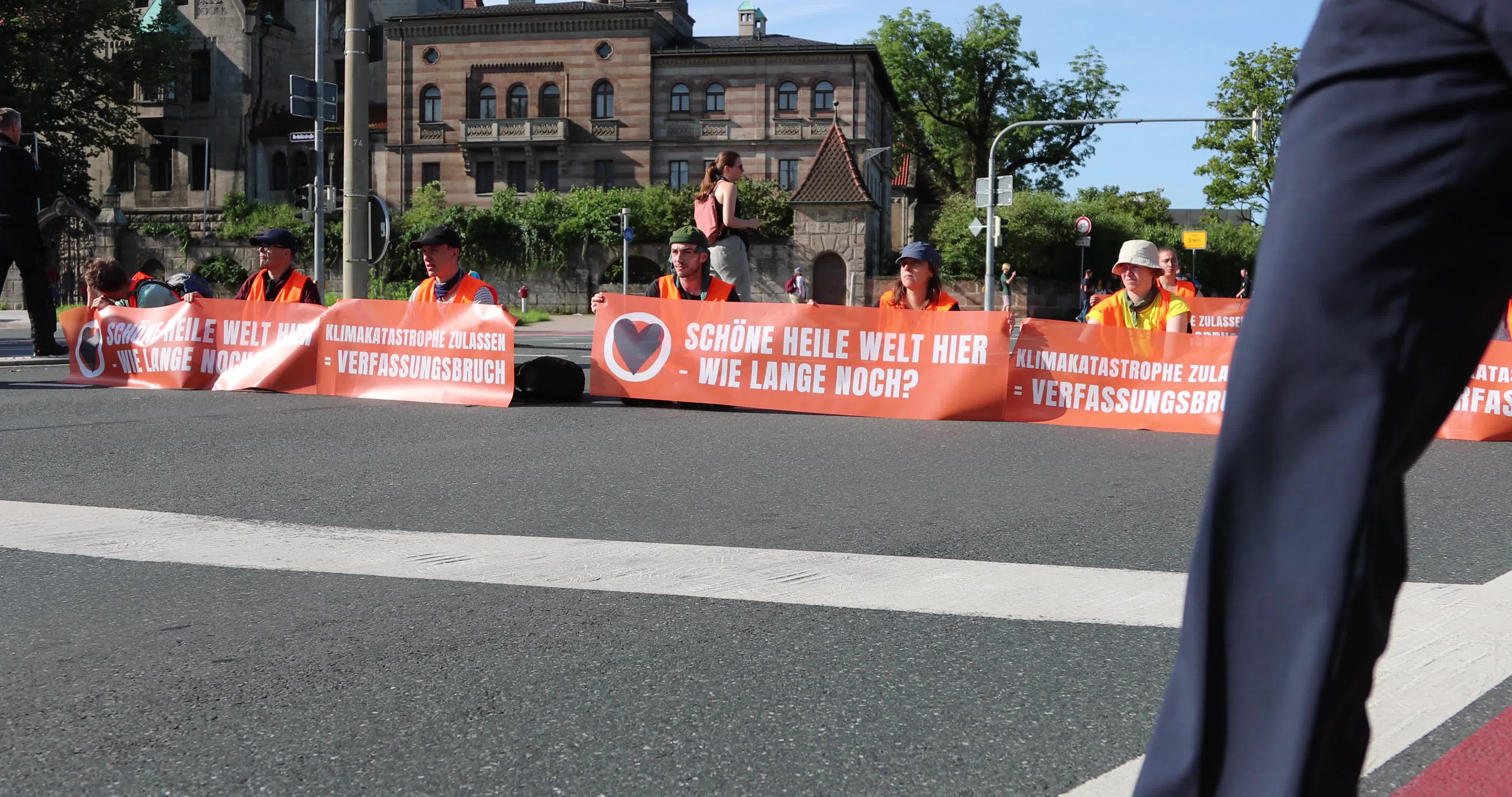 Letzte Generation blocks roads in front of the Faber-Castell Castle in Nuremberg