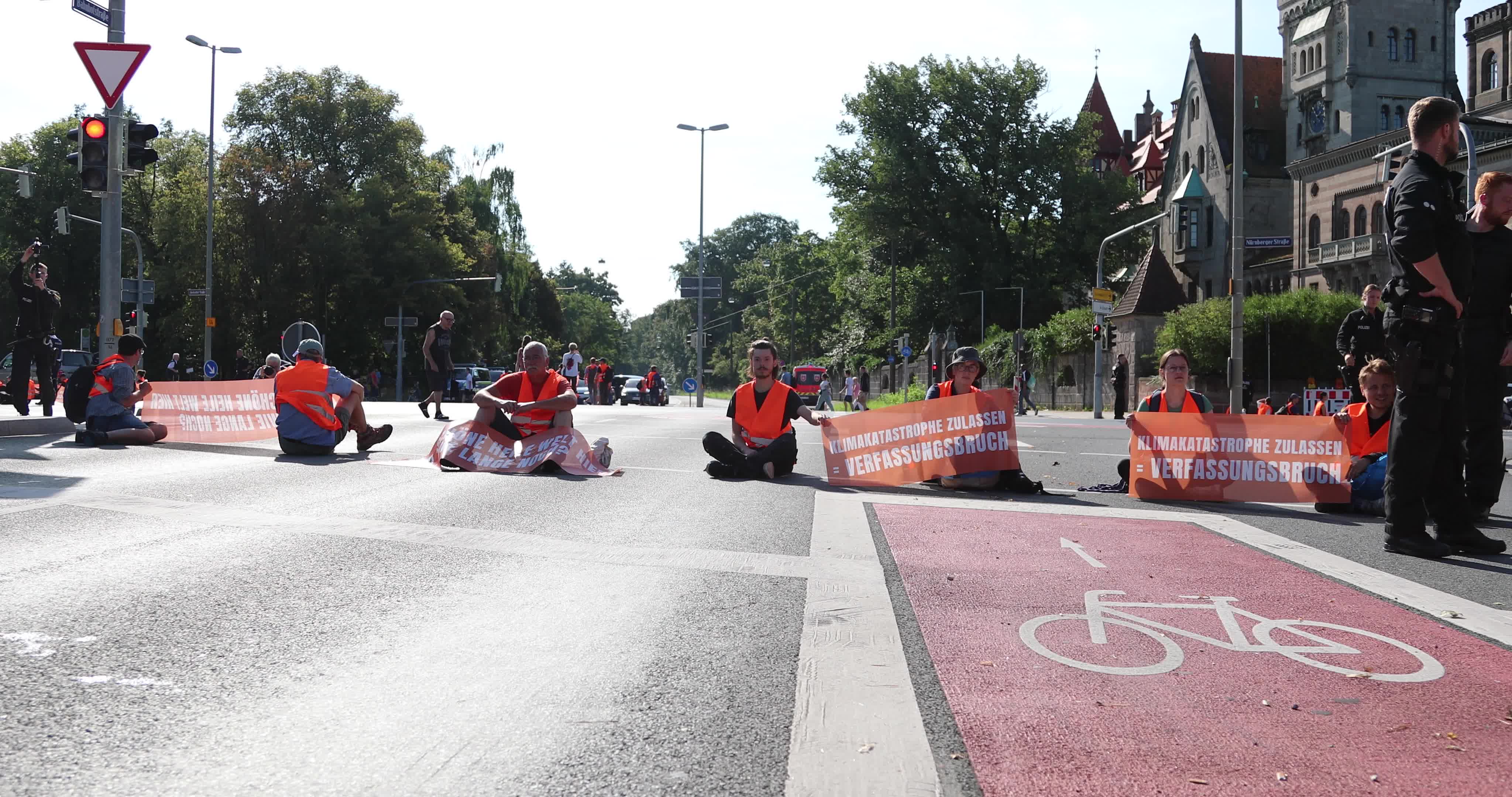 Letzte Generation blocks roads in front of the Faber-Castell Castle in Nuremberg