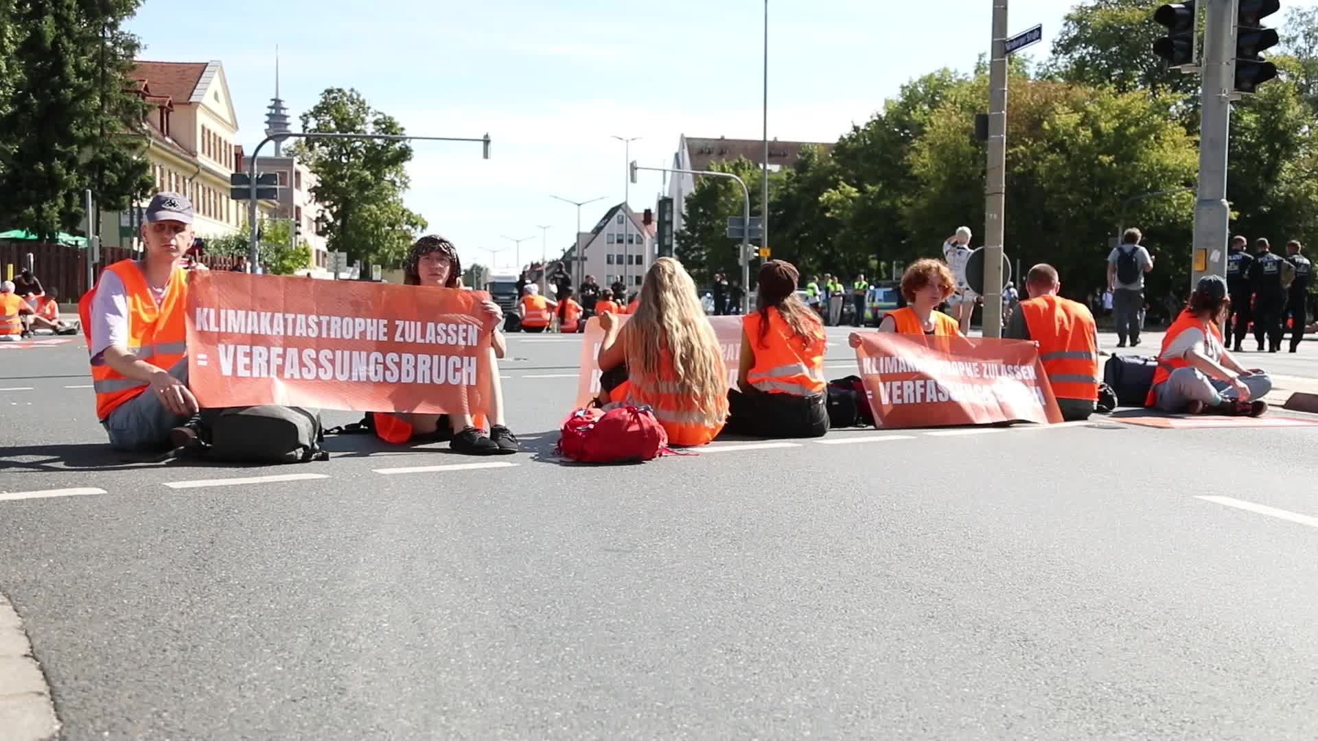 Letzte Generation blocks roads in front of the Faber-Castell Castle in Nuremberg