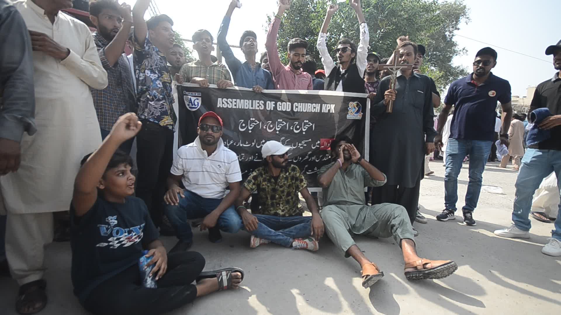 Christians in Peshawar protest mob violence

