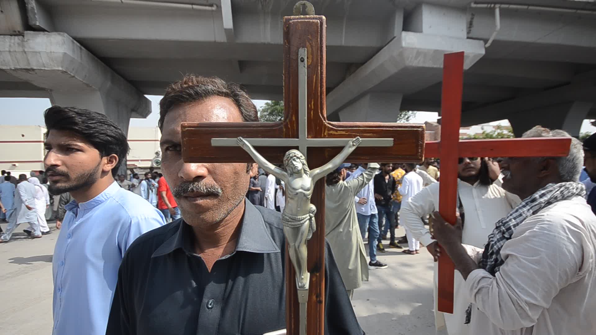 Christians in Peshawar protest mob violence
