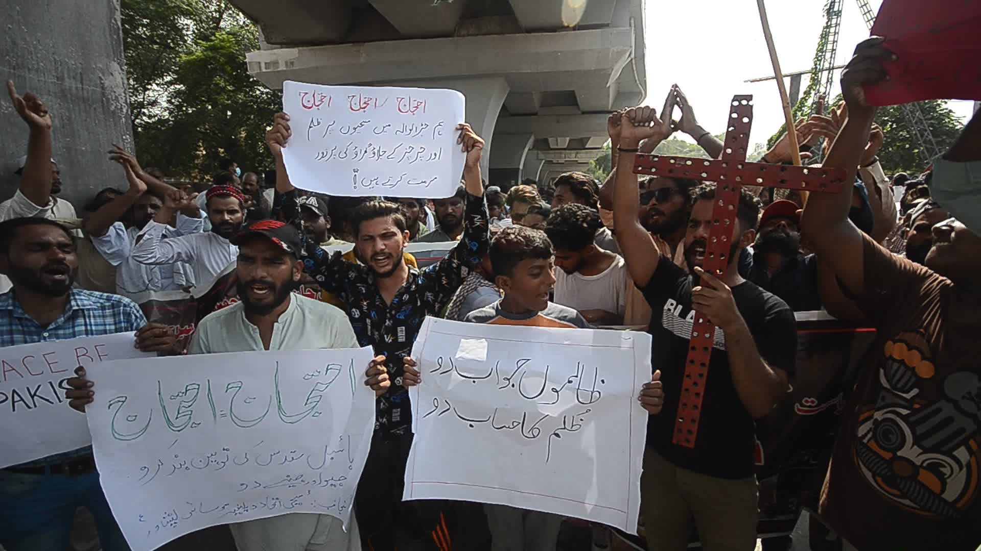 Christians in Peshawar protest mob violence
