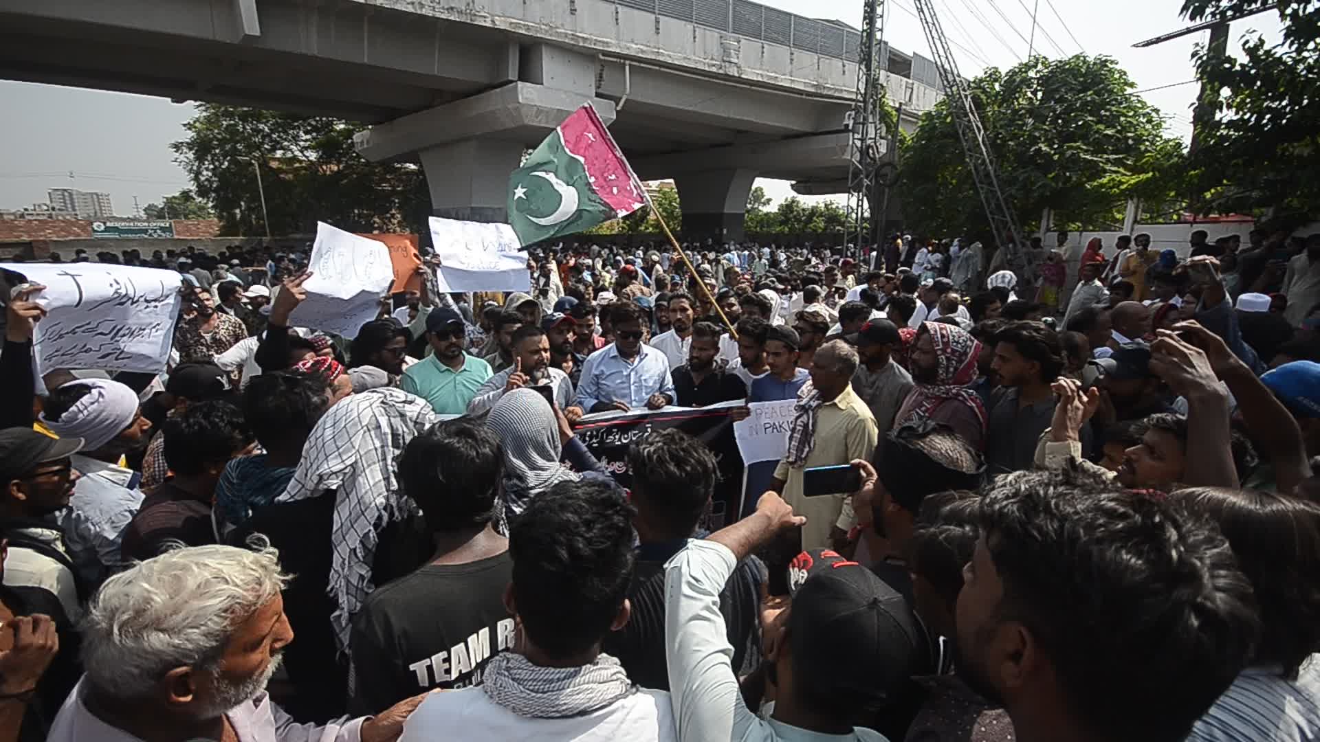 Christians in Peshawar protest mob violence
