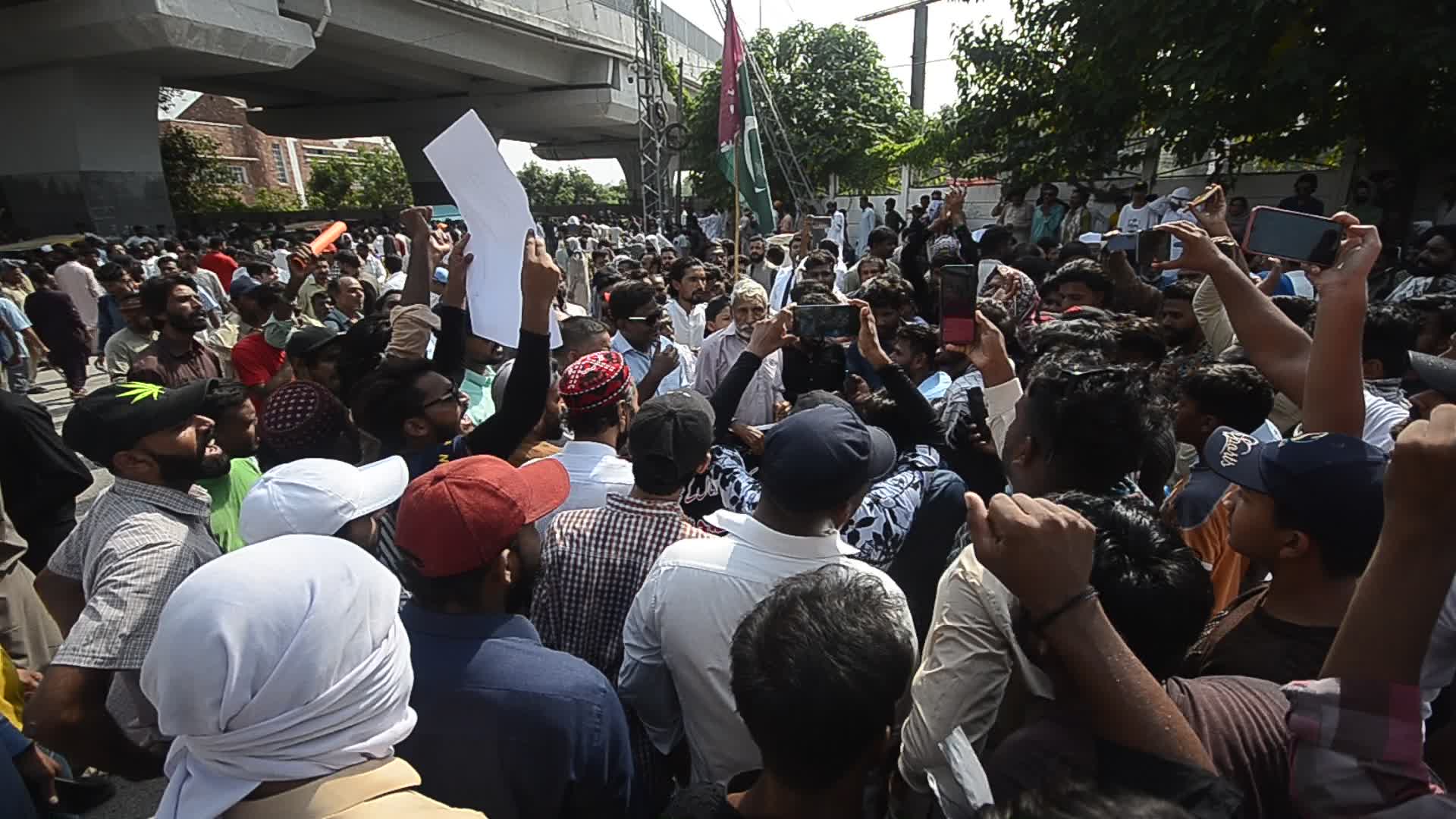 Christians in Peshawar protest mob violence
