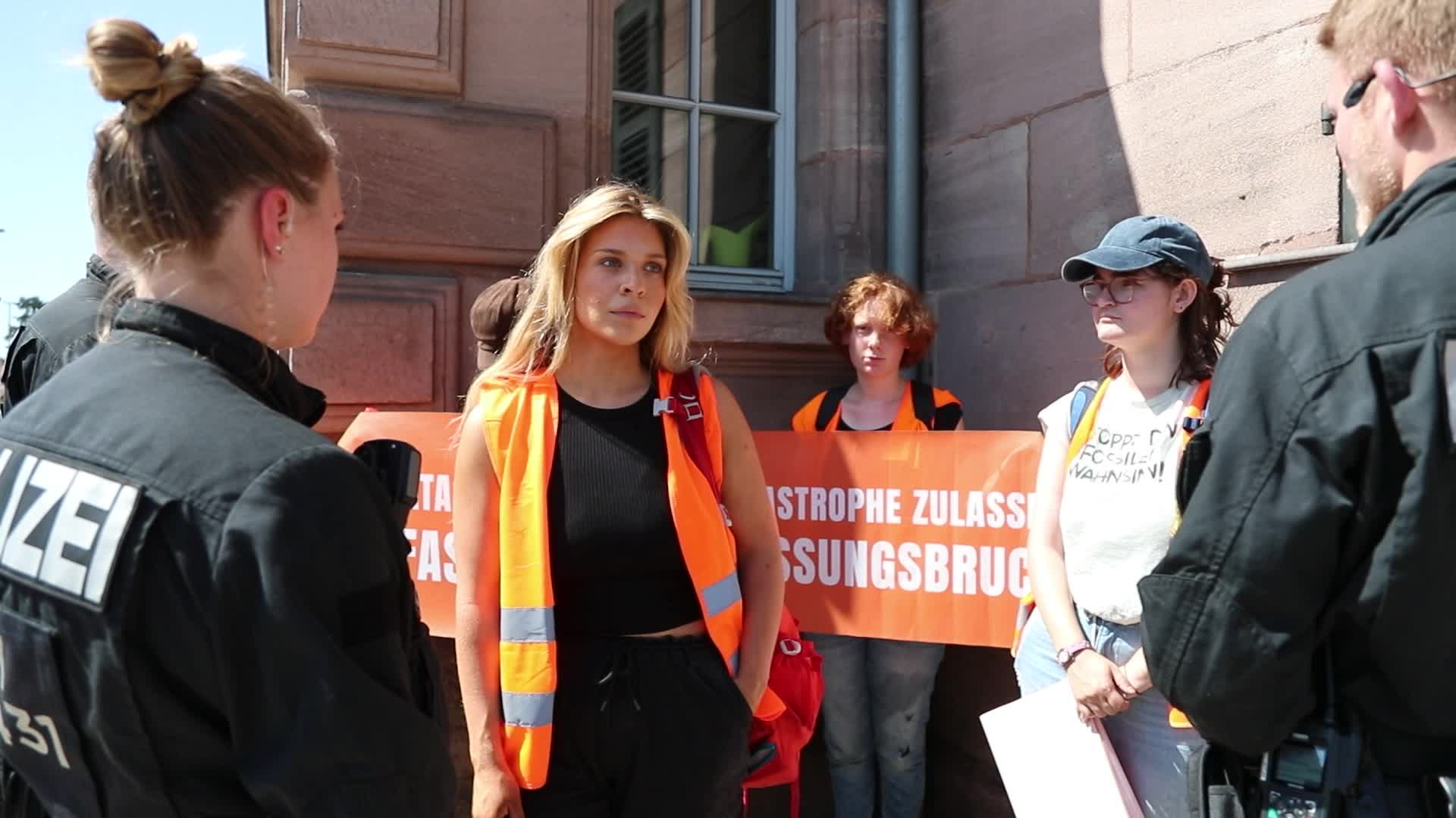 Letzte Generation blocks roads in front of the Faber-Castell Castle in Nuremberg