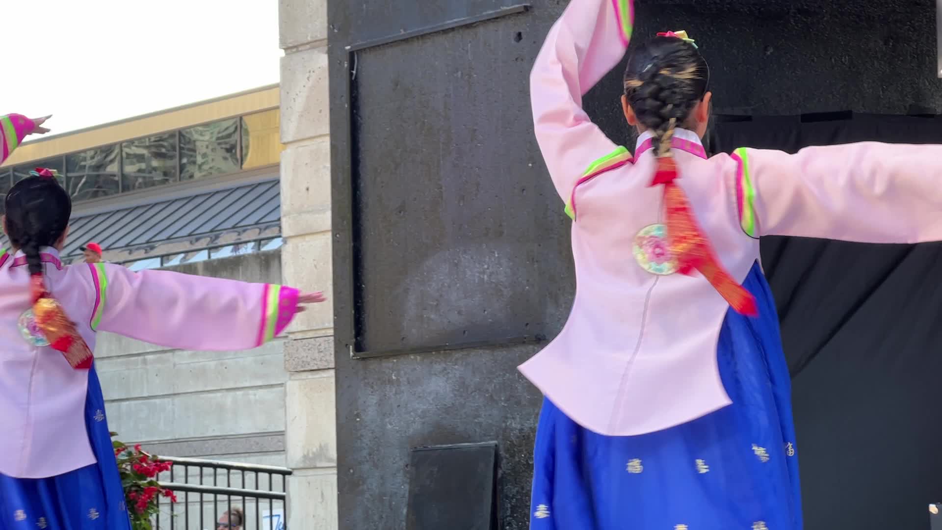 Korean girls perform a traditional Korean Arirang dance