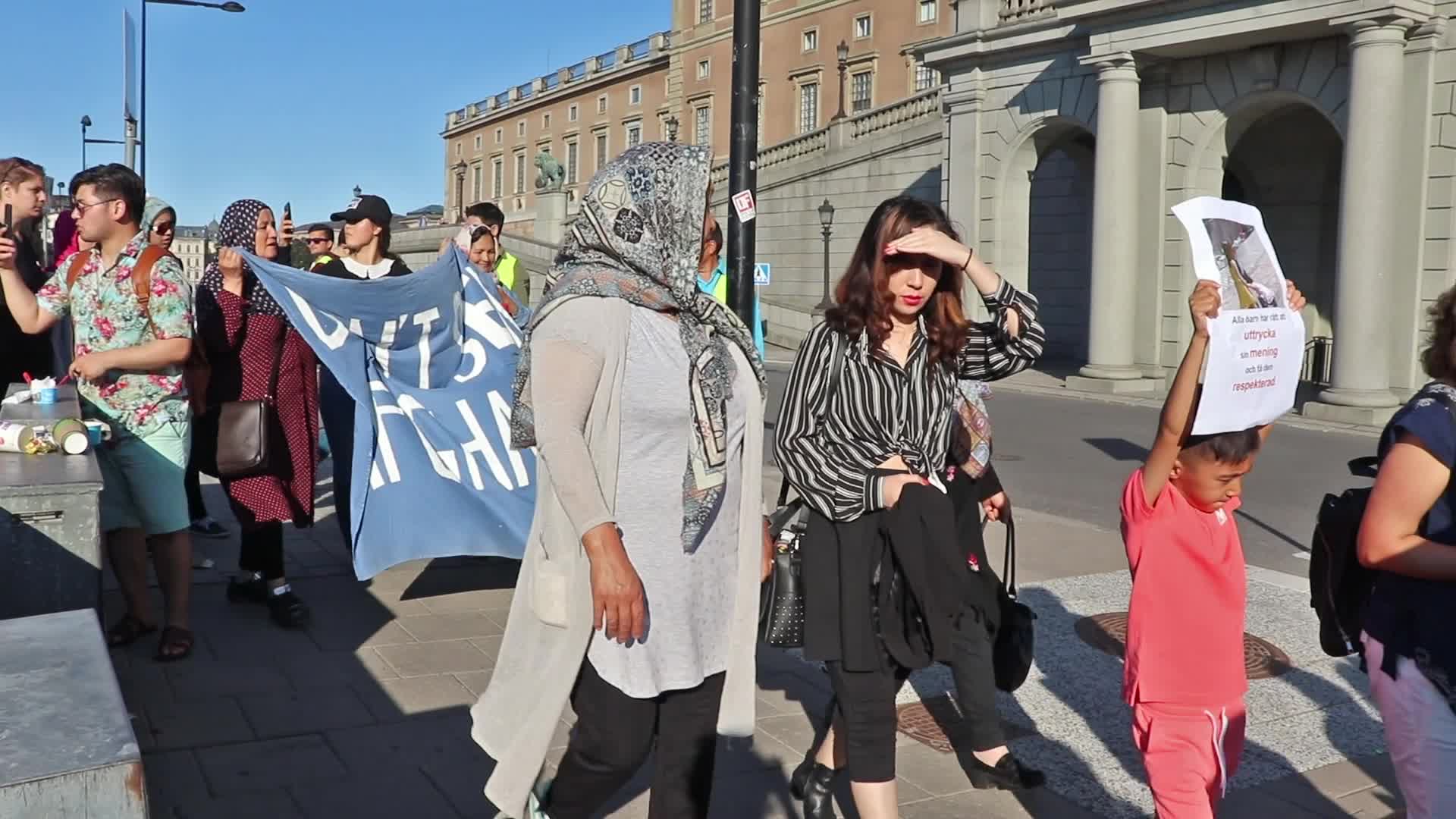 Life without Borders protest march to the Parliament