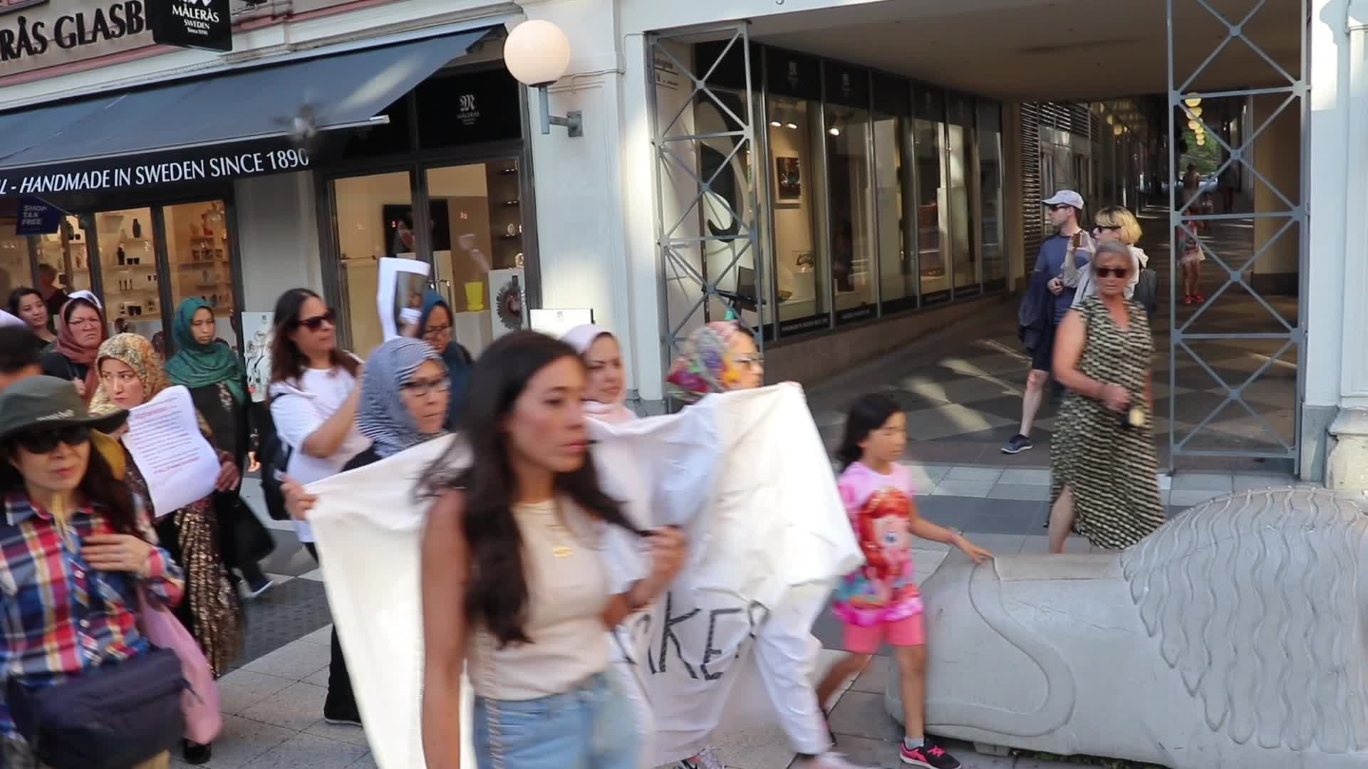 Life without Borders protest march to the Parliament