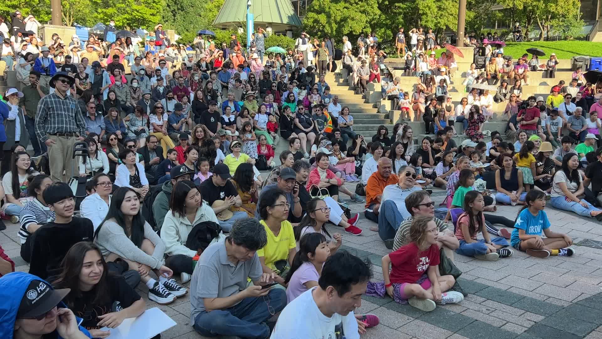 Korean girls perform a traditional Korean fan dance