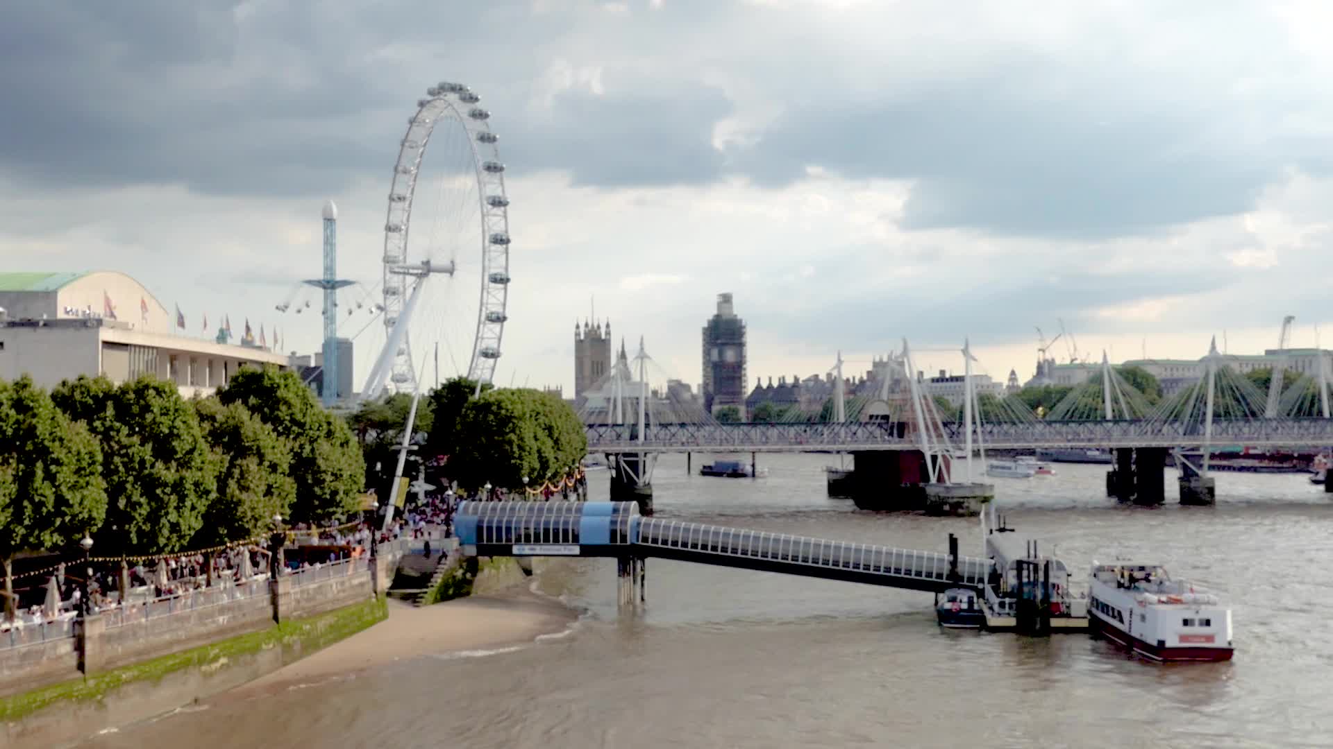 View over Thames river in London 
