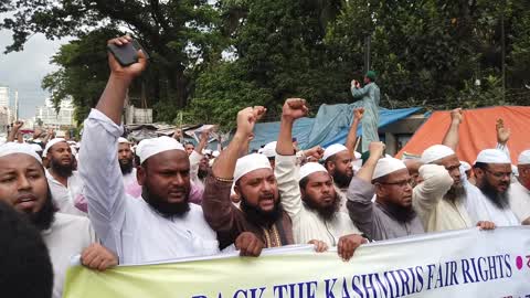 Hundreds protest in Dhaka over India's Kashmir stance
