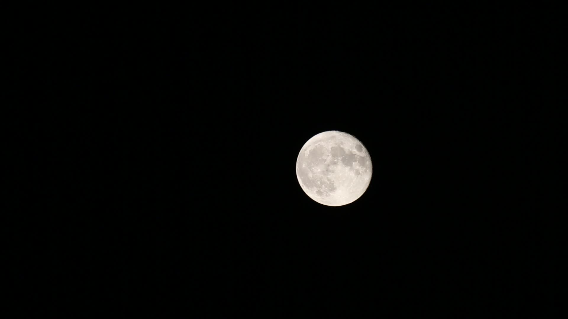 Super Blue Moon rises in Toronto, Canada