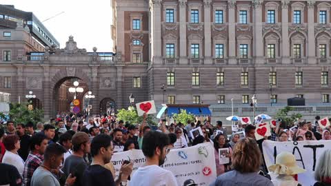 Life without Borders demonstration outside Parliament