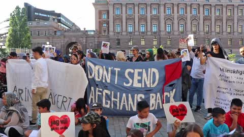 Life without Borders demonstration outside Parliament