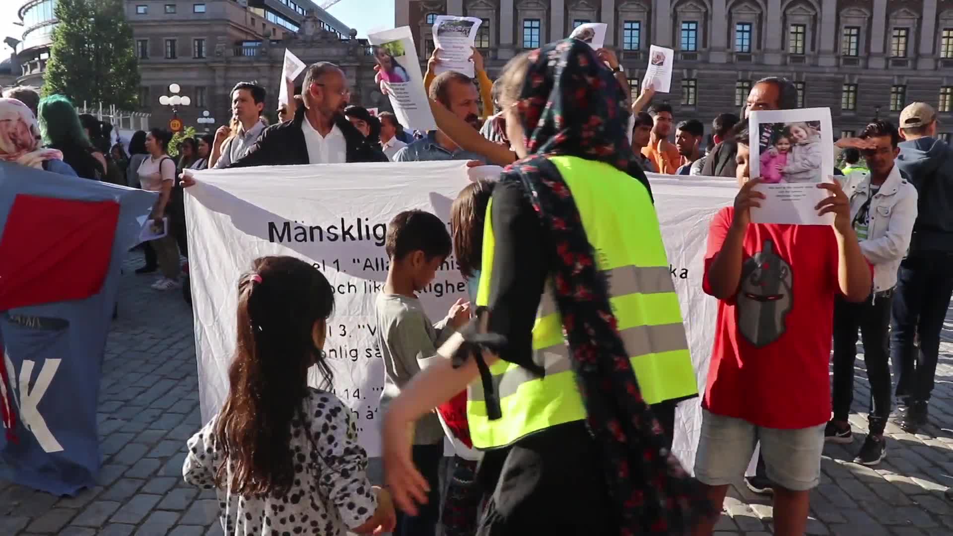 Life without Borders demonstration outside Parliament