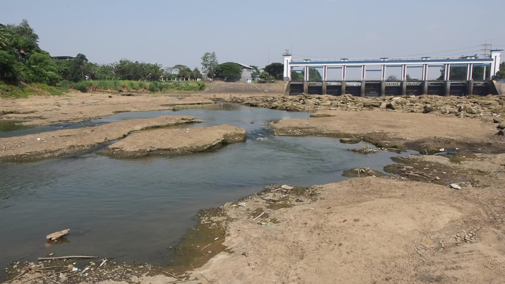 Drought-Induced Low Water Levels in Cisadane River, Tangerang