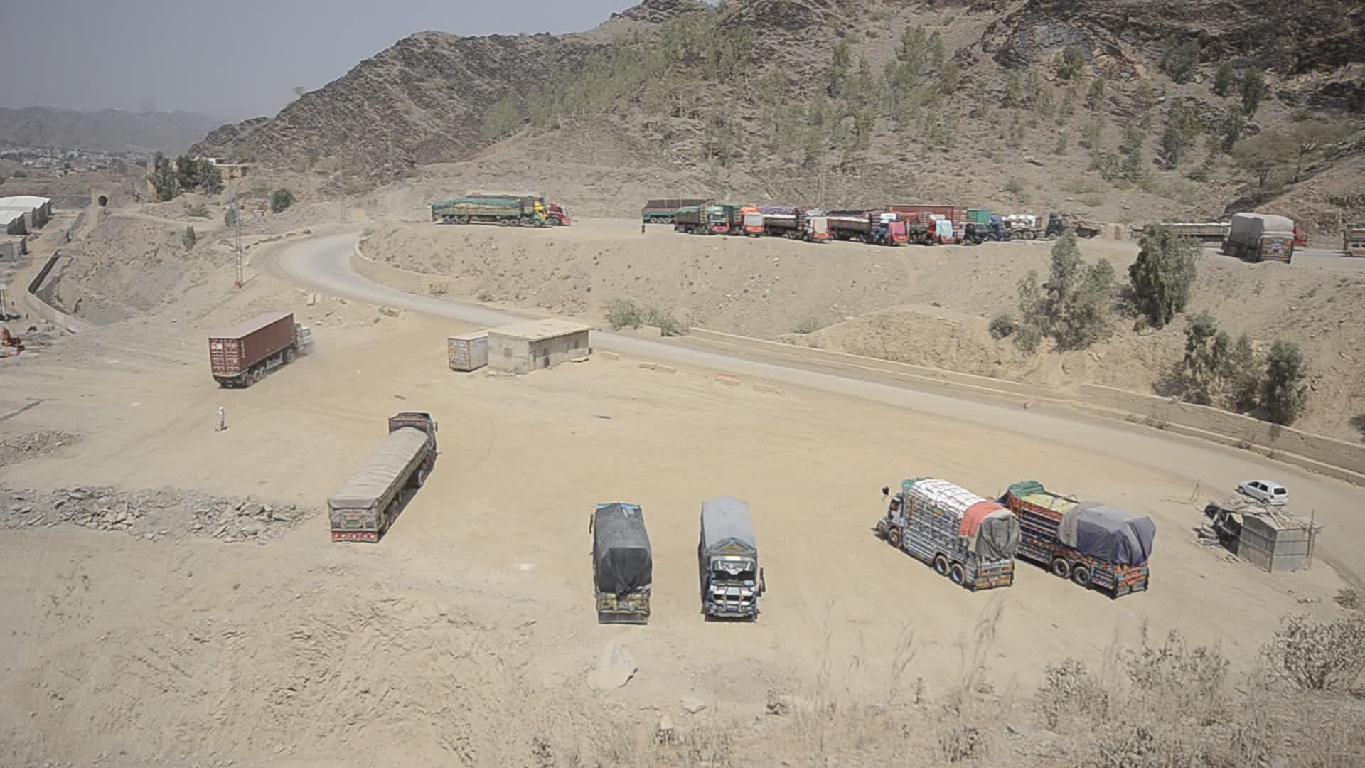 Key Pakistan-Afghanistan border crossing closed for second day after clashes
