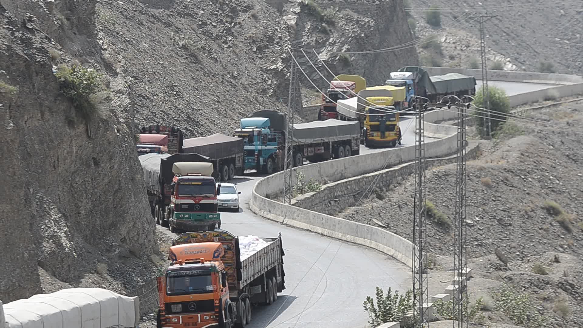 Key Pakistan-Afghanistan border crossing closed for second day after clashes
