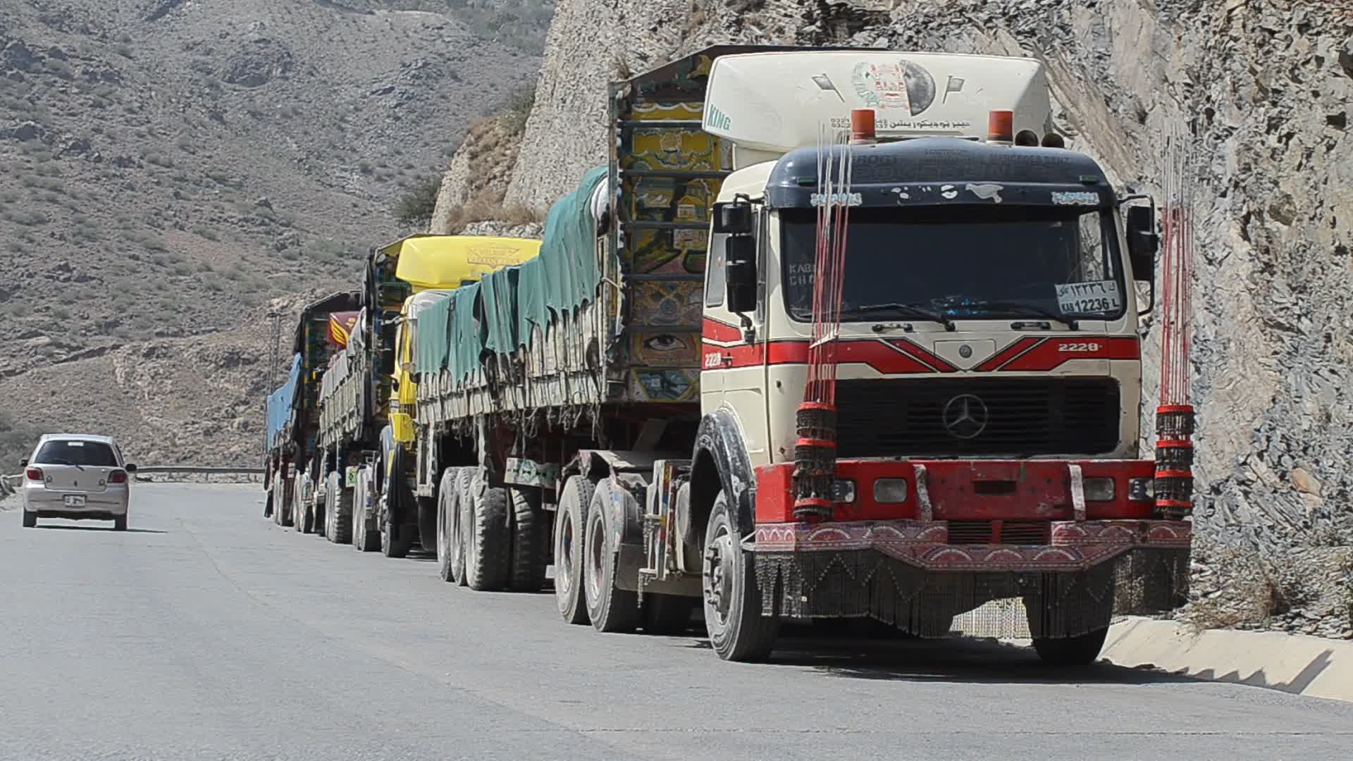 Key Pakistan-Afghanistan border crossing closed for second day after clashes

