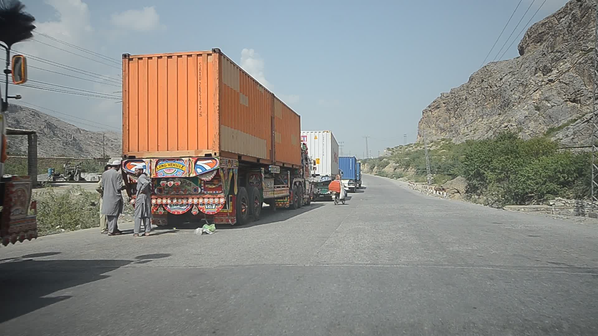Key Pakistan-Afghanistan border crossing closed for second day after clashes
