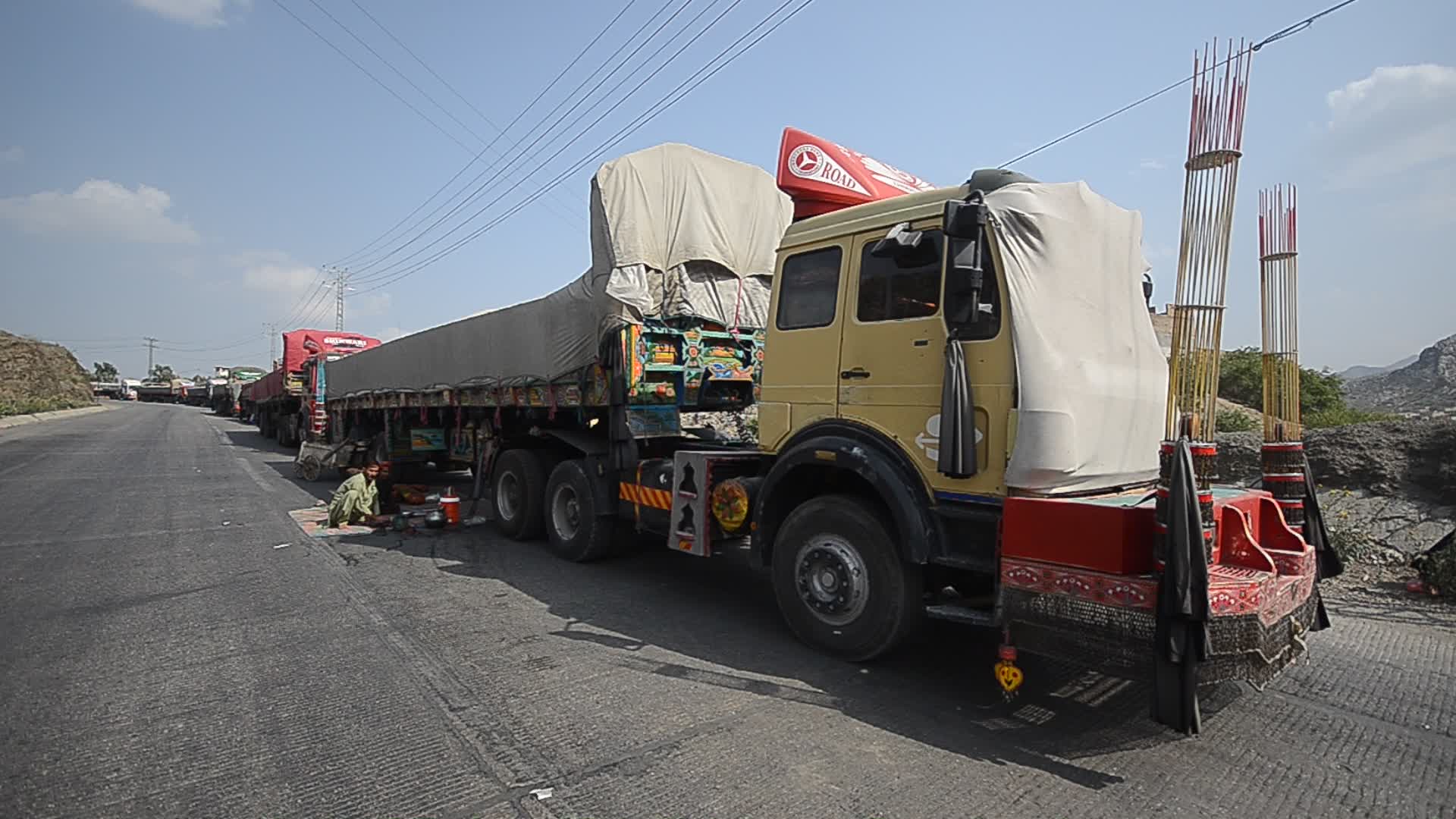 Key Pakistan-Afghanistan border crossing closed for second day after clashes
