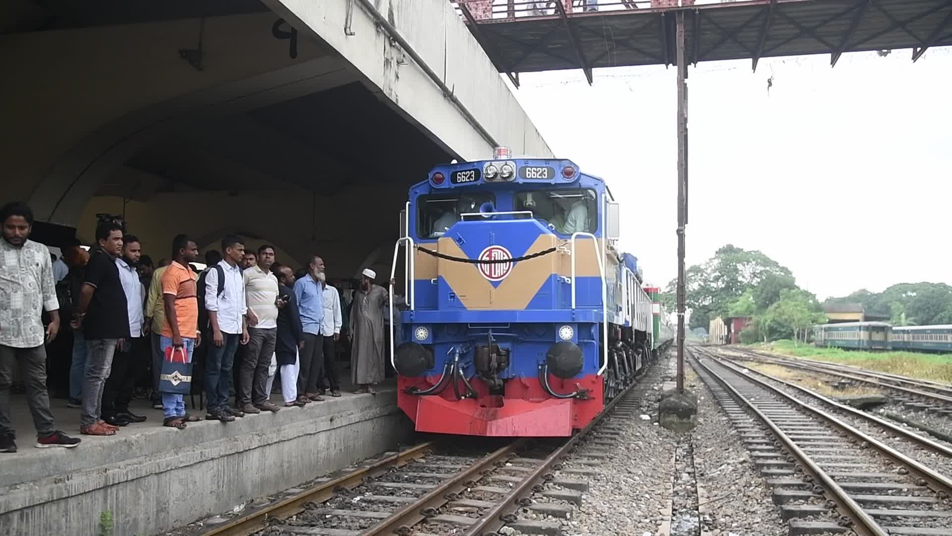 Special train completes test run via Padma Bridge