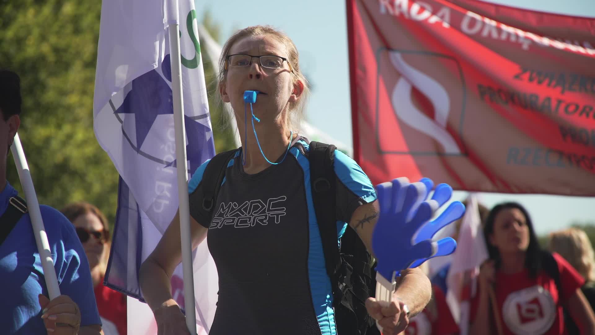 Thousands of Government Workers Protest in Warsaw
