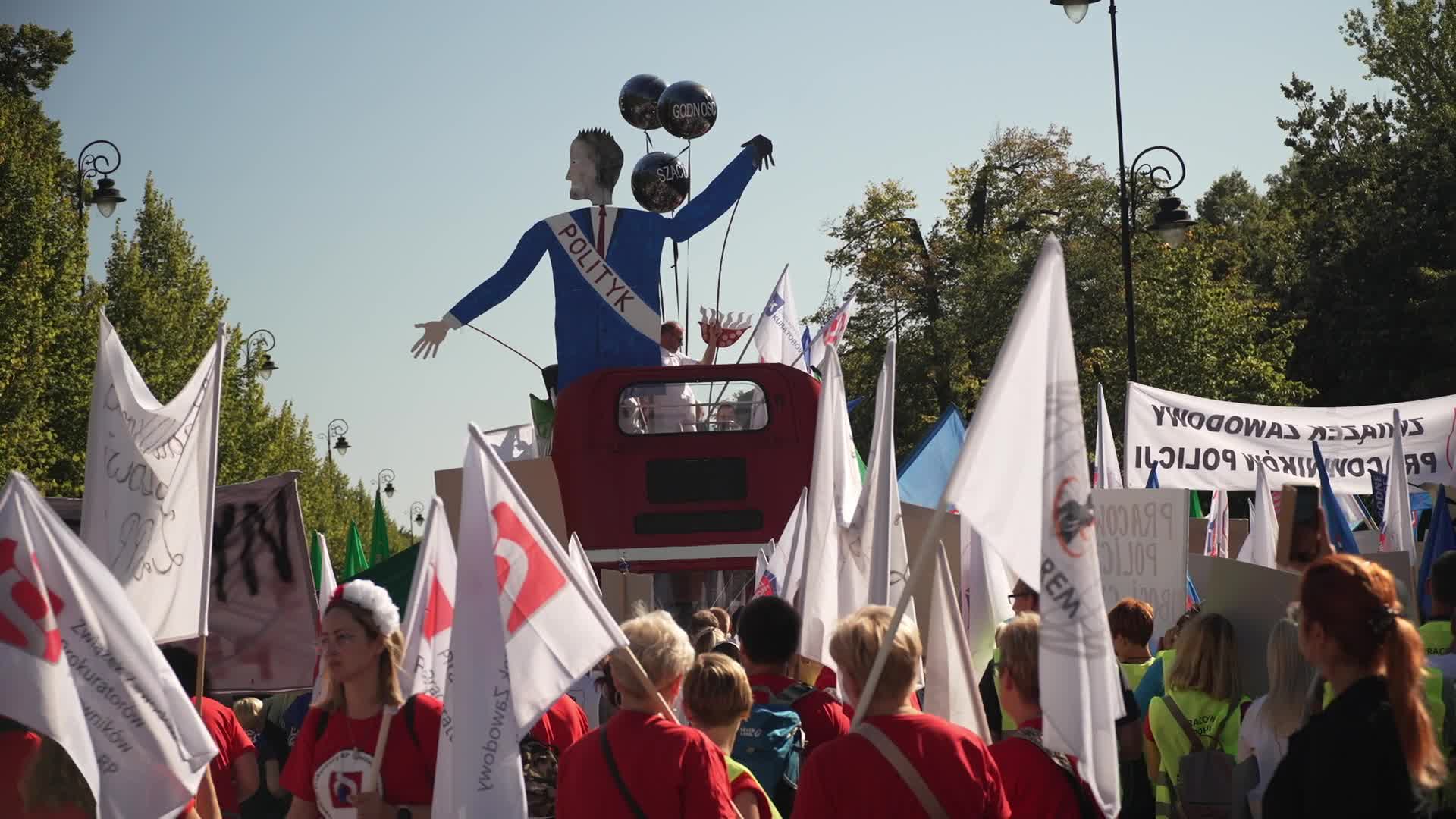Thousand of government workers take part in 'March of Wrath' in Warsaw
