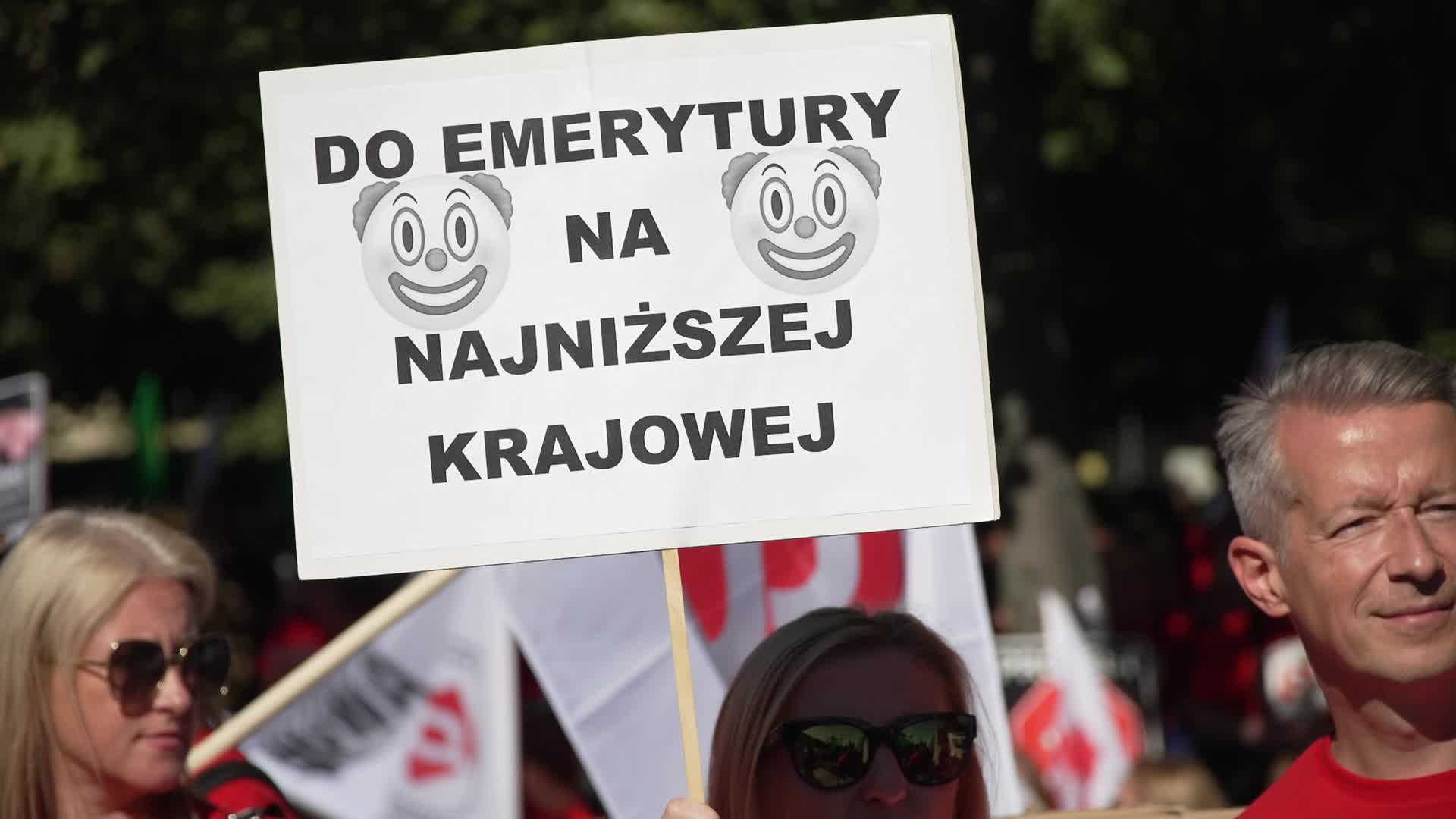Thousand of government workers take part in 'March of Wrath' in Warsaw