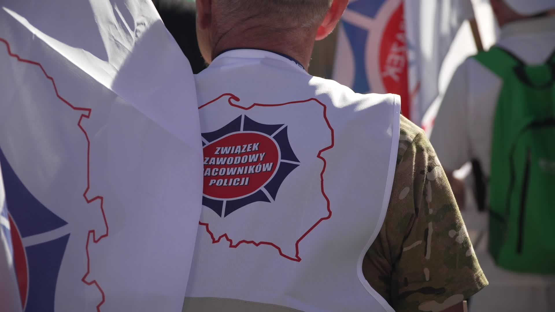 Thousand of government workers take part in 'March of Wrath' in Warsaw
