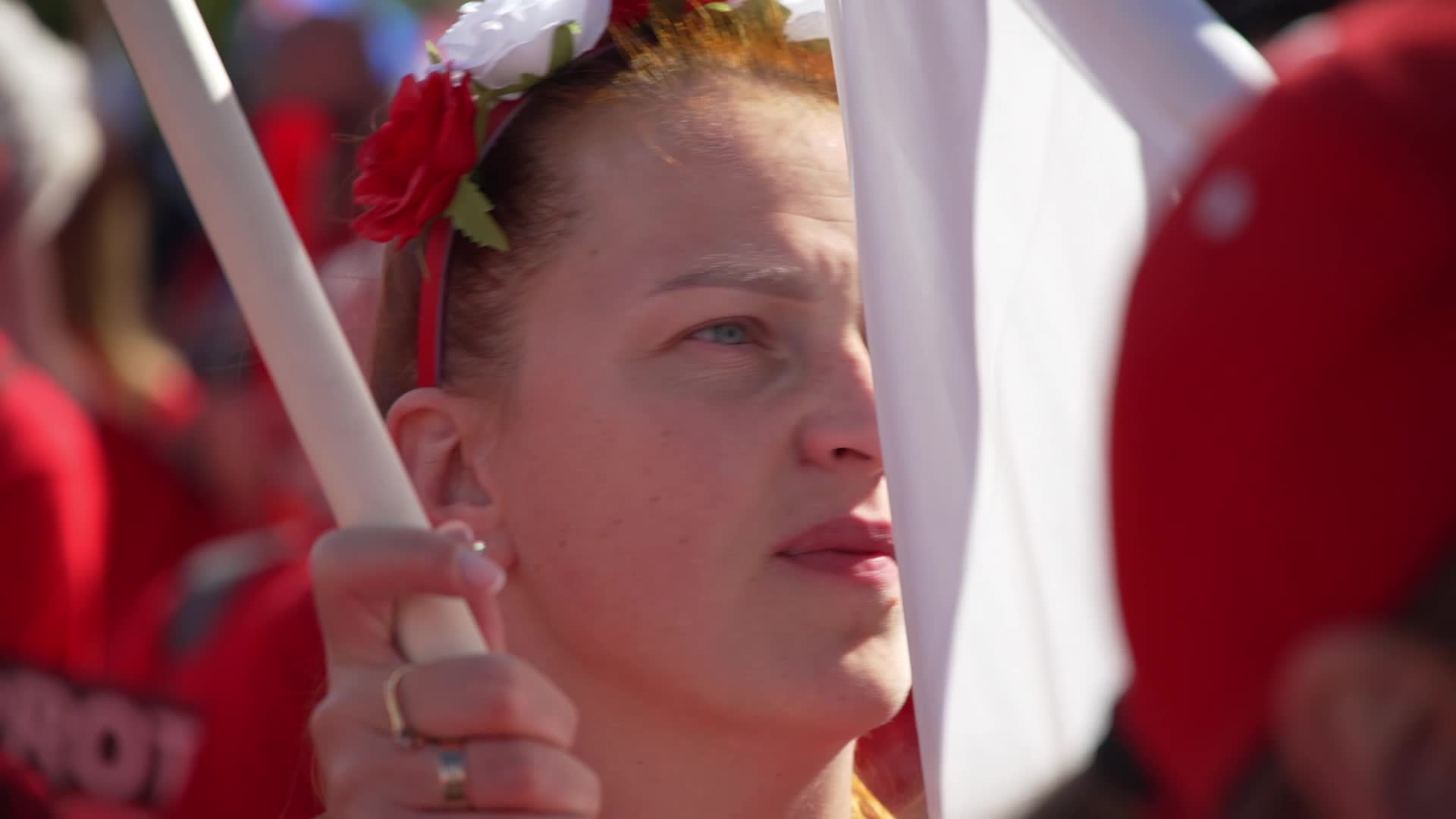 Thousands of government workers protest in Warsaw